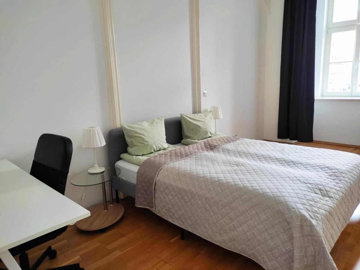Lovely Modern Historical 1-bedroom * Viena