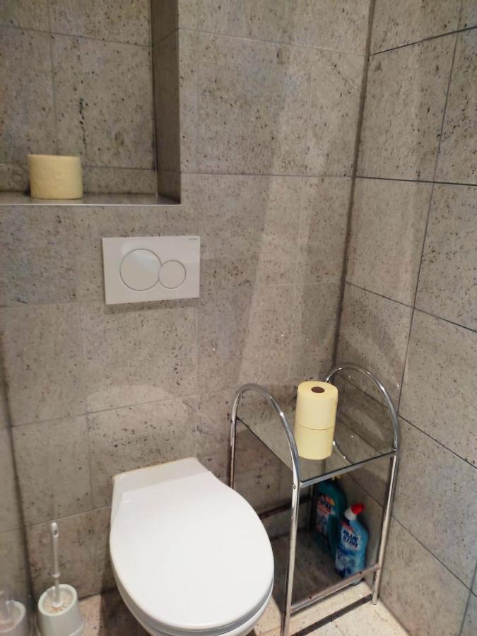 Lovely Modern Historical 1-bedroom Apartamento Viena
